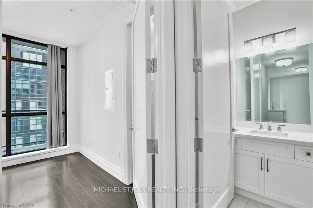 112 King Street Unit 1111 photo 26