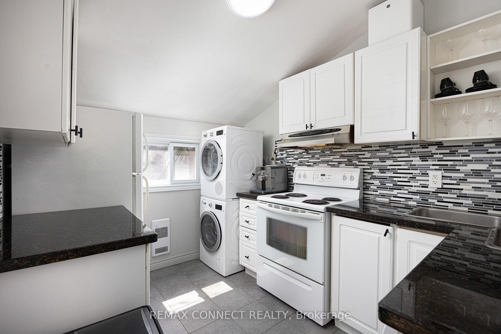 553 King Street photo 12