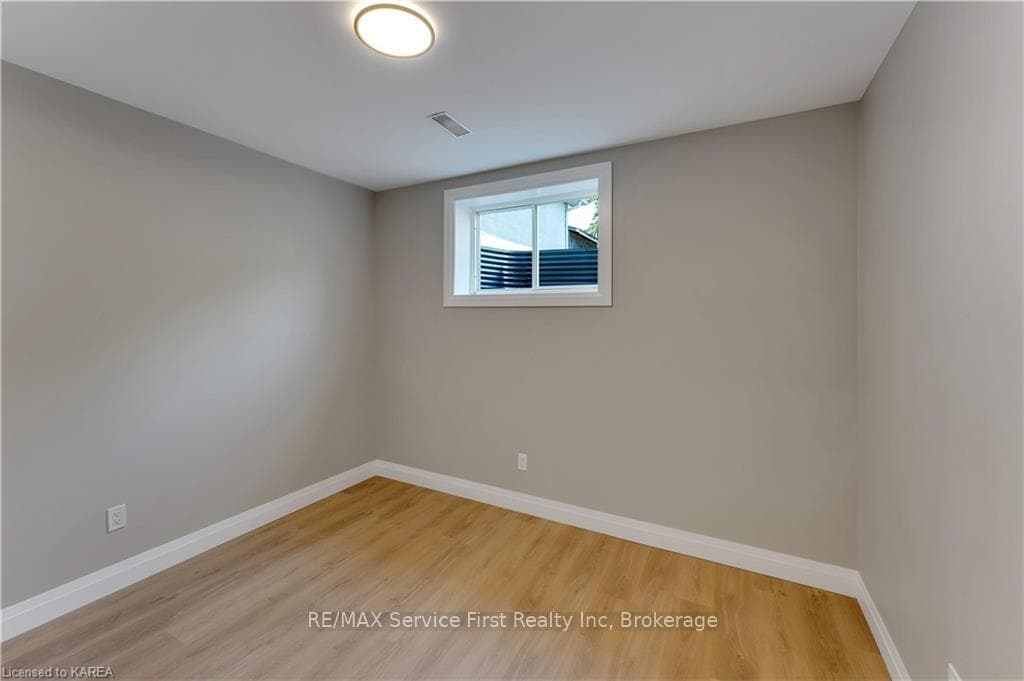 189 SIDNEY Street photo 22