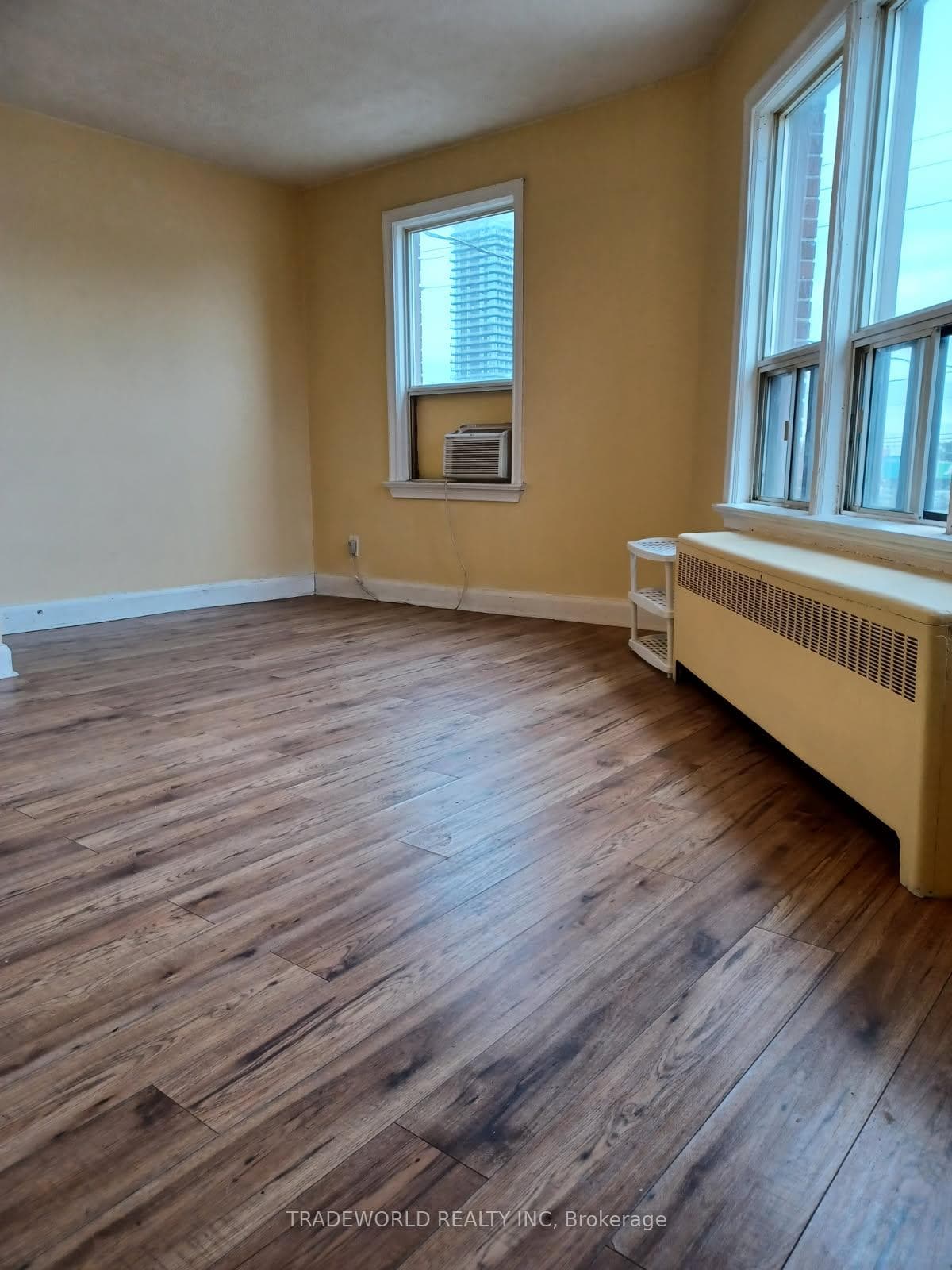 1260 The Queensway N/A photo 6