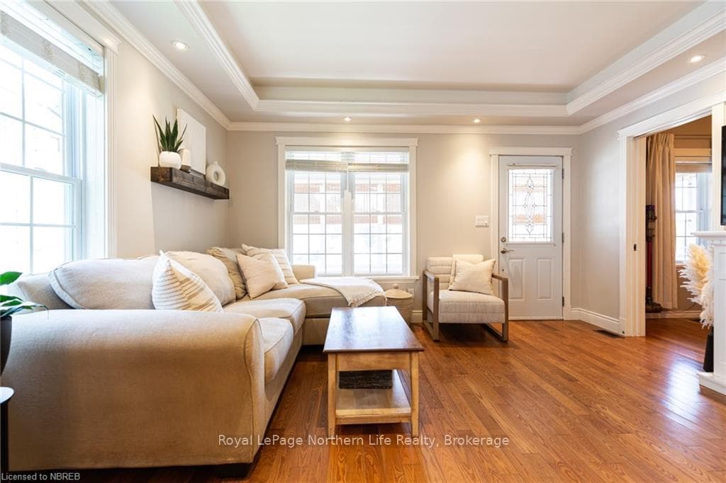 832 JOHN Street photo 9