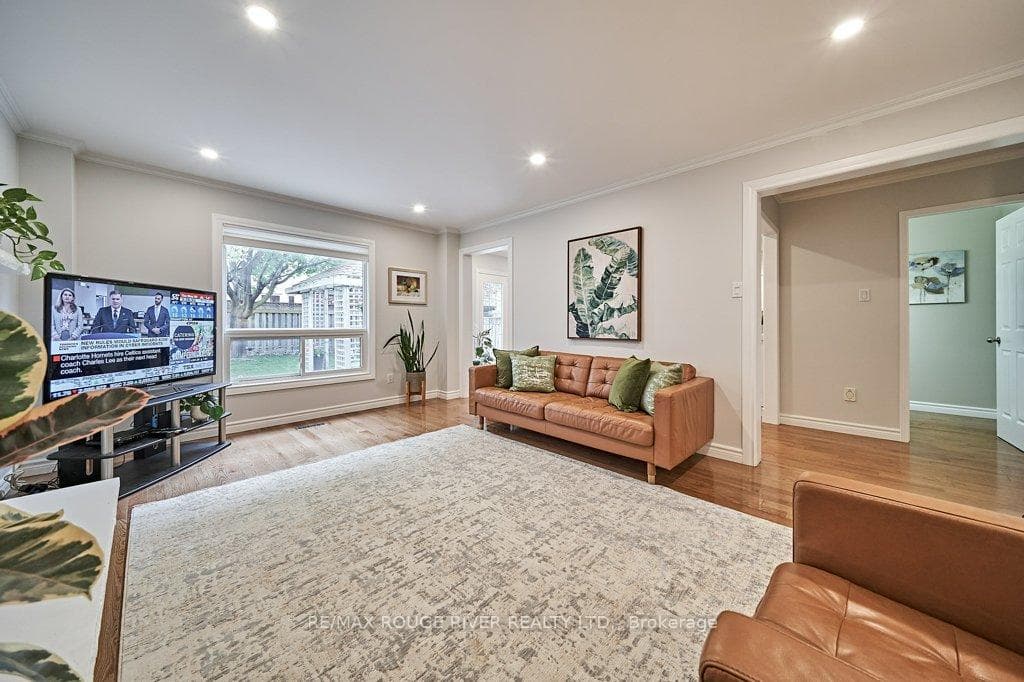 62 Lipton Crescent photo 13