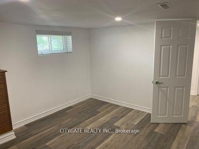 542 guelph Street Unit #B photo 8