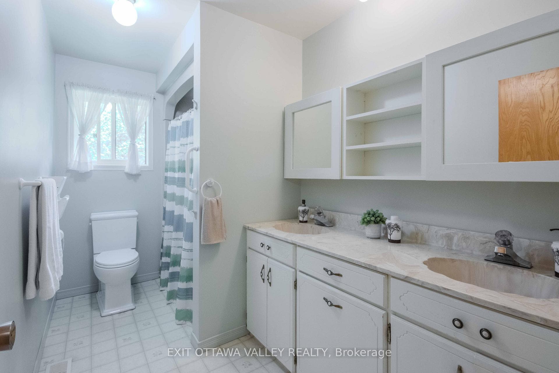 323 Burnt Bridge Road photo 17