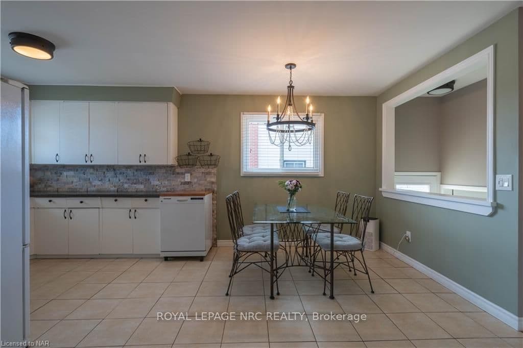 Eat-in Kitchen