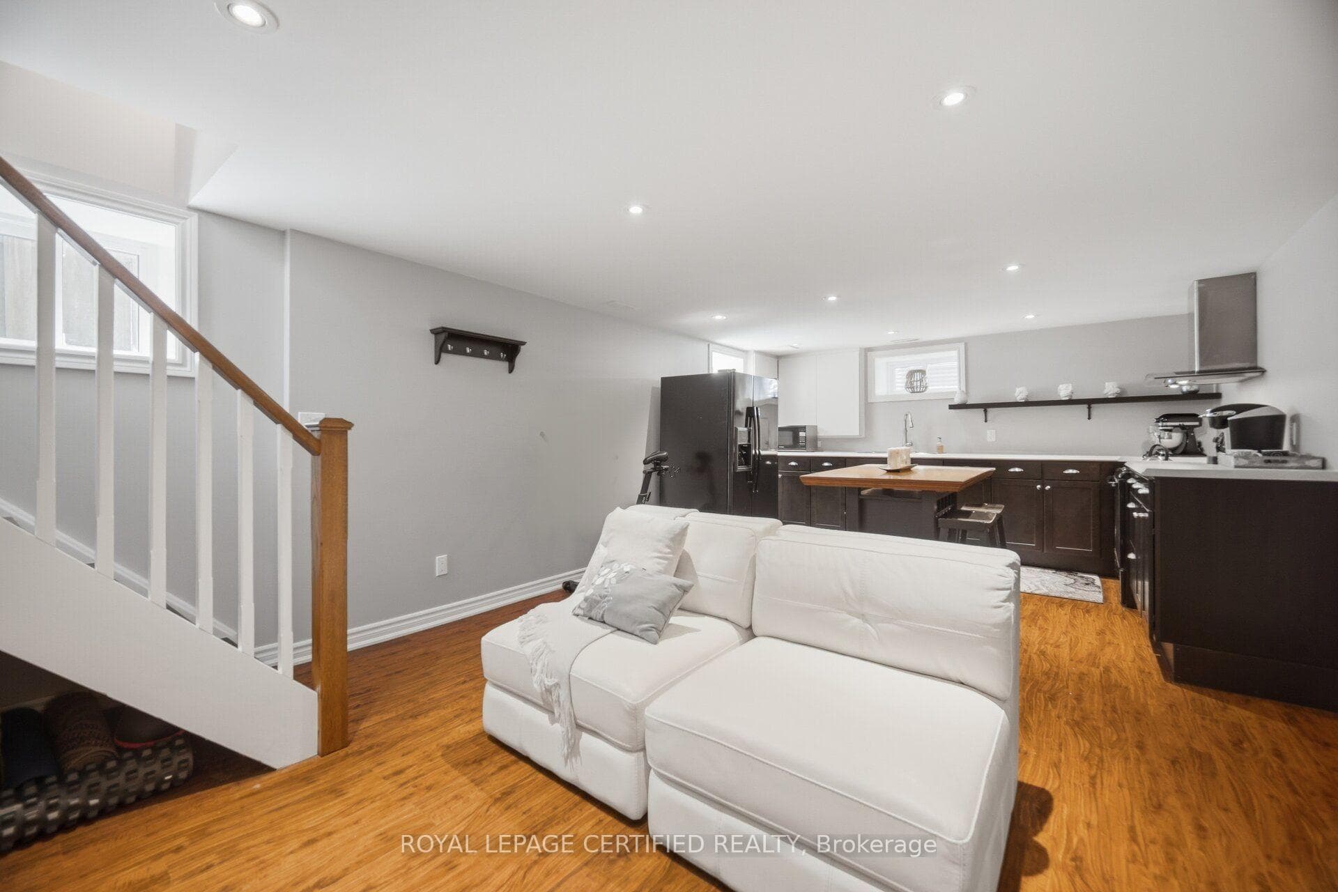 8 Elizabeth Street photo 34