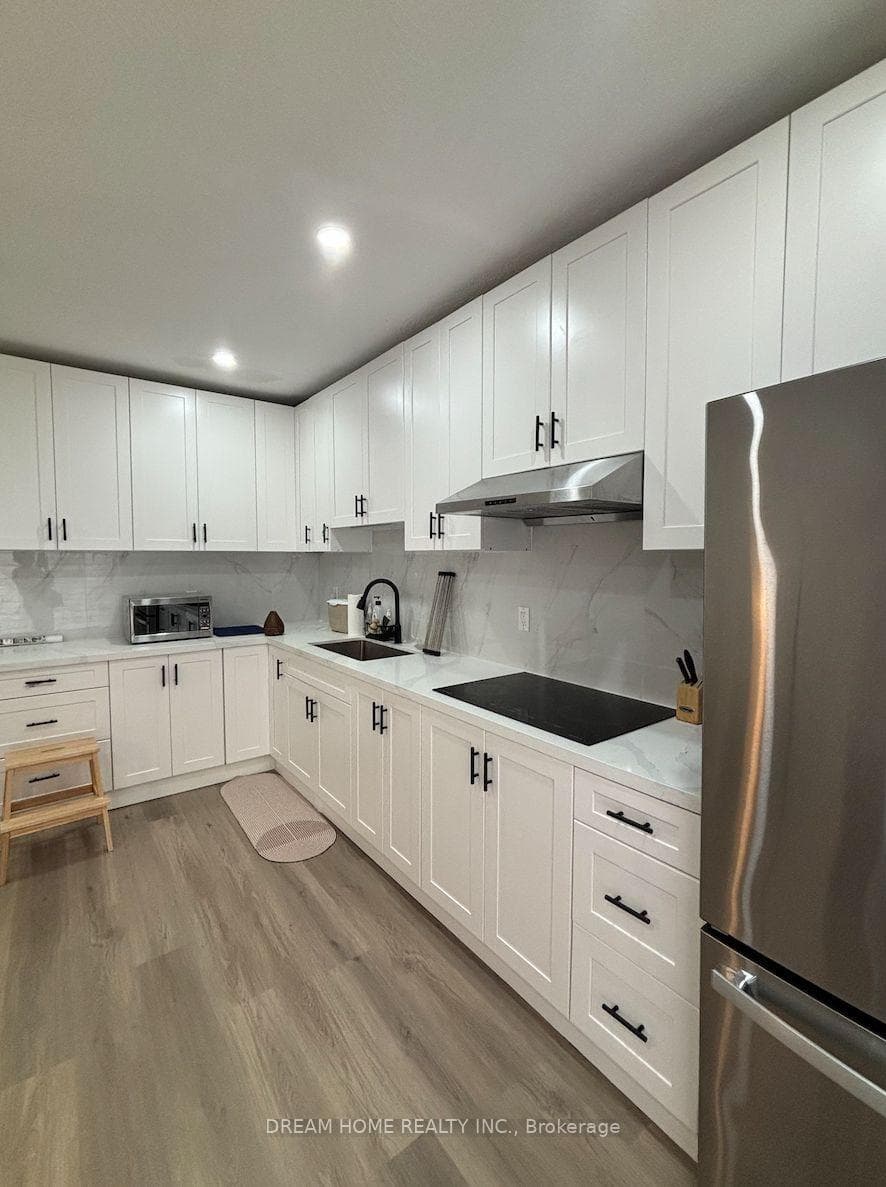 138 Robert Street Unit 101 photo 1