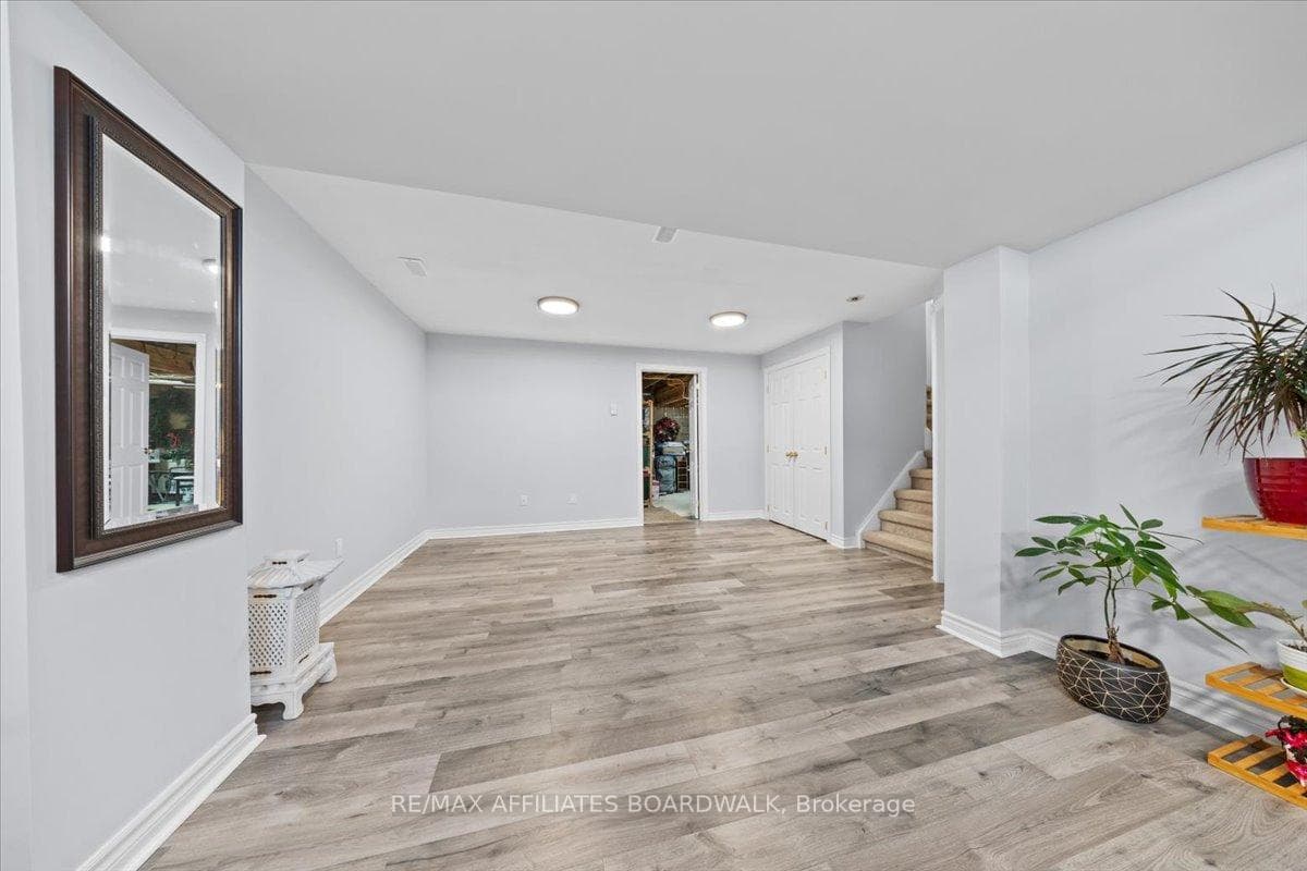 8 Stonepointe Avenue photo 37