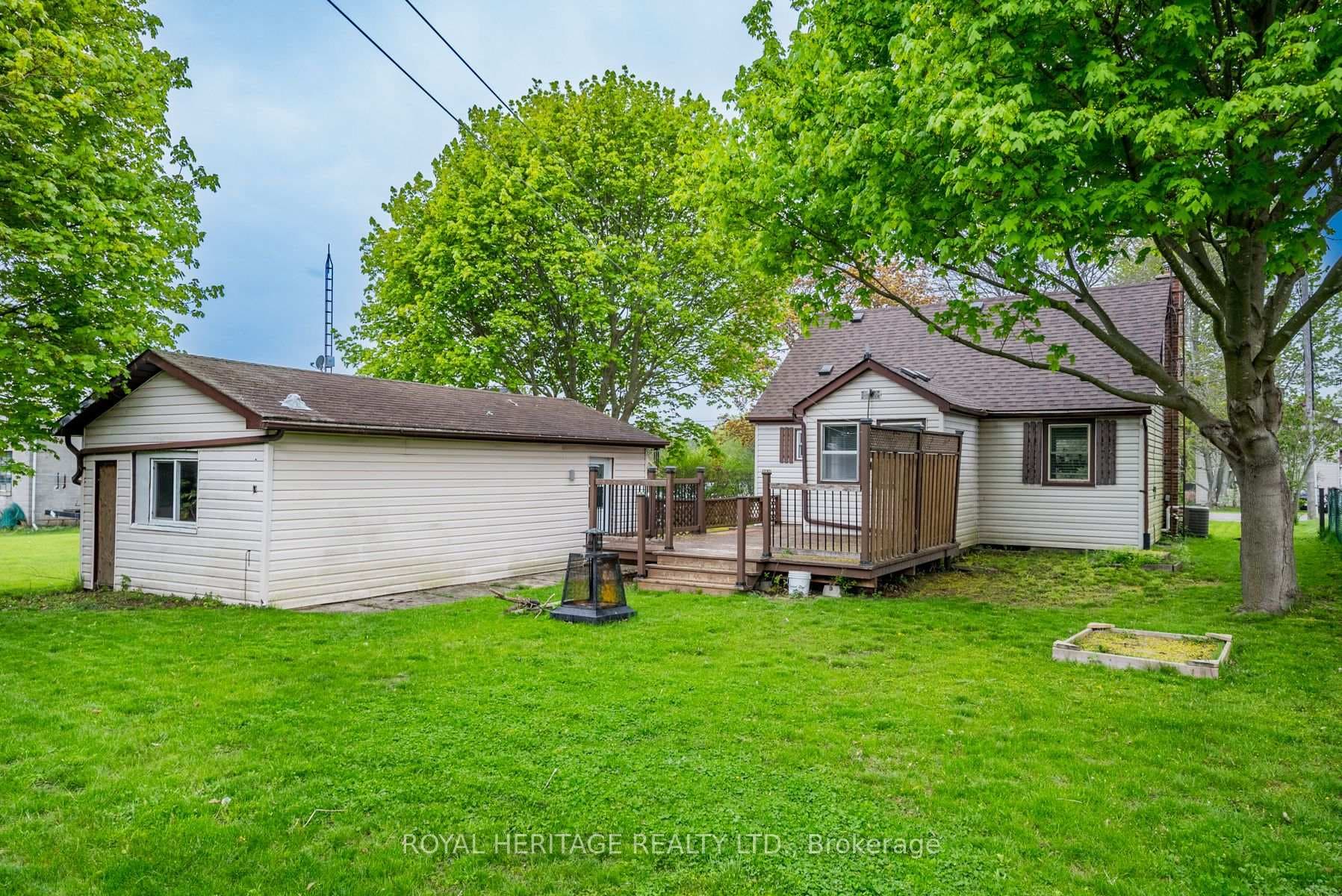 22 Carleton Boulevard photo 27