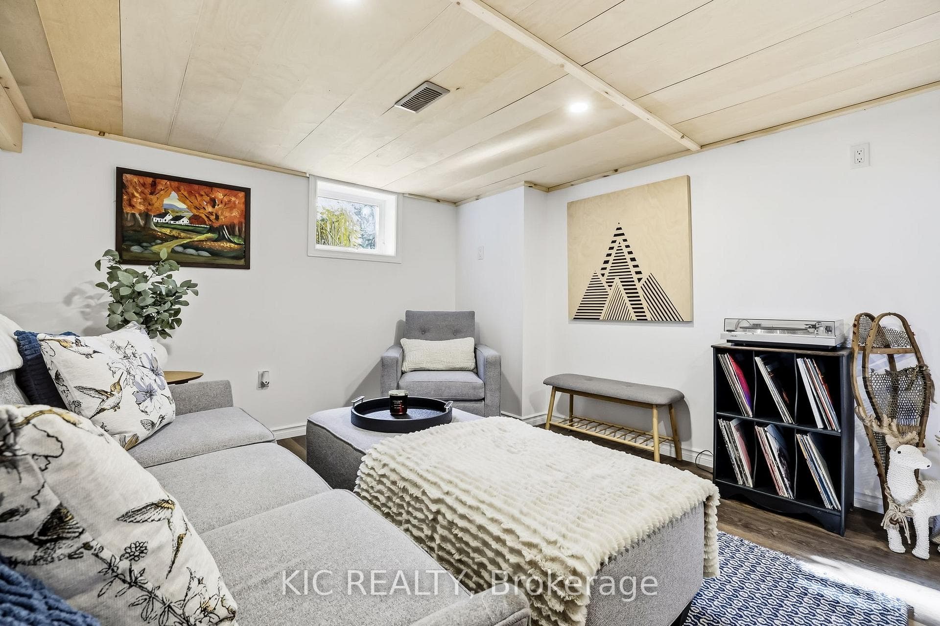 327 Rutherford Road photo 32