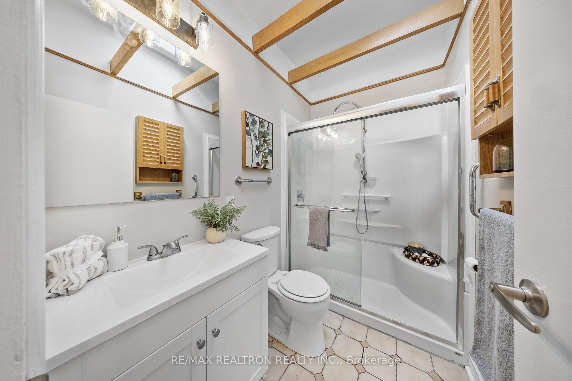 669 Annland Street photo 10