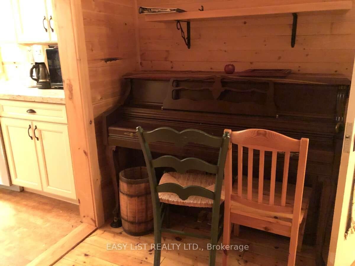 58 Leslie Frost Lane photo 18