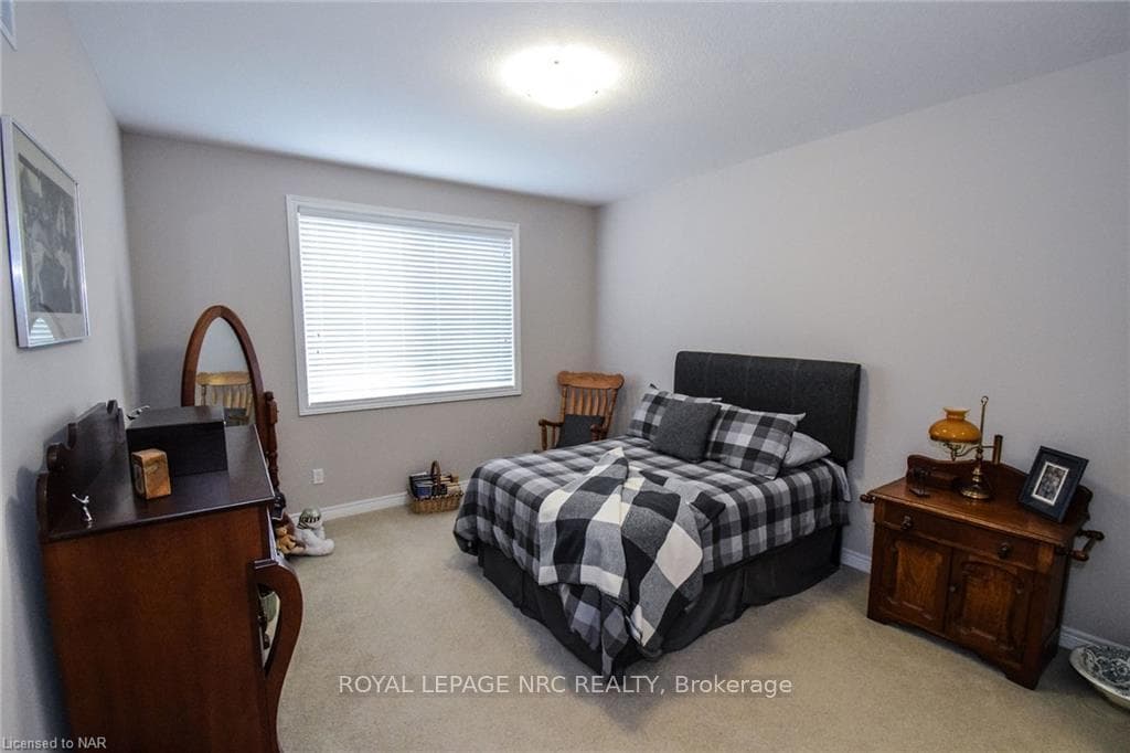 16 ELLIS Avenue photo 27