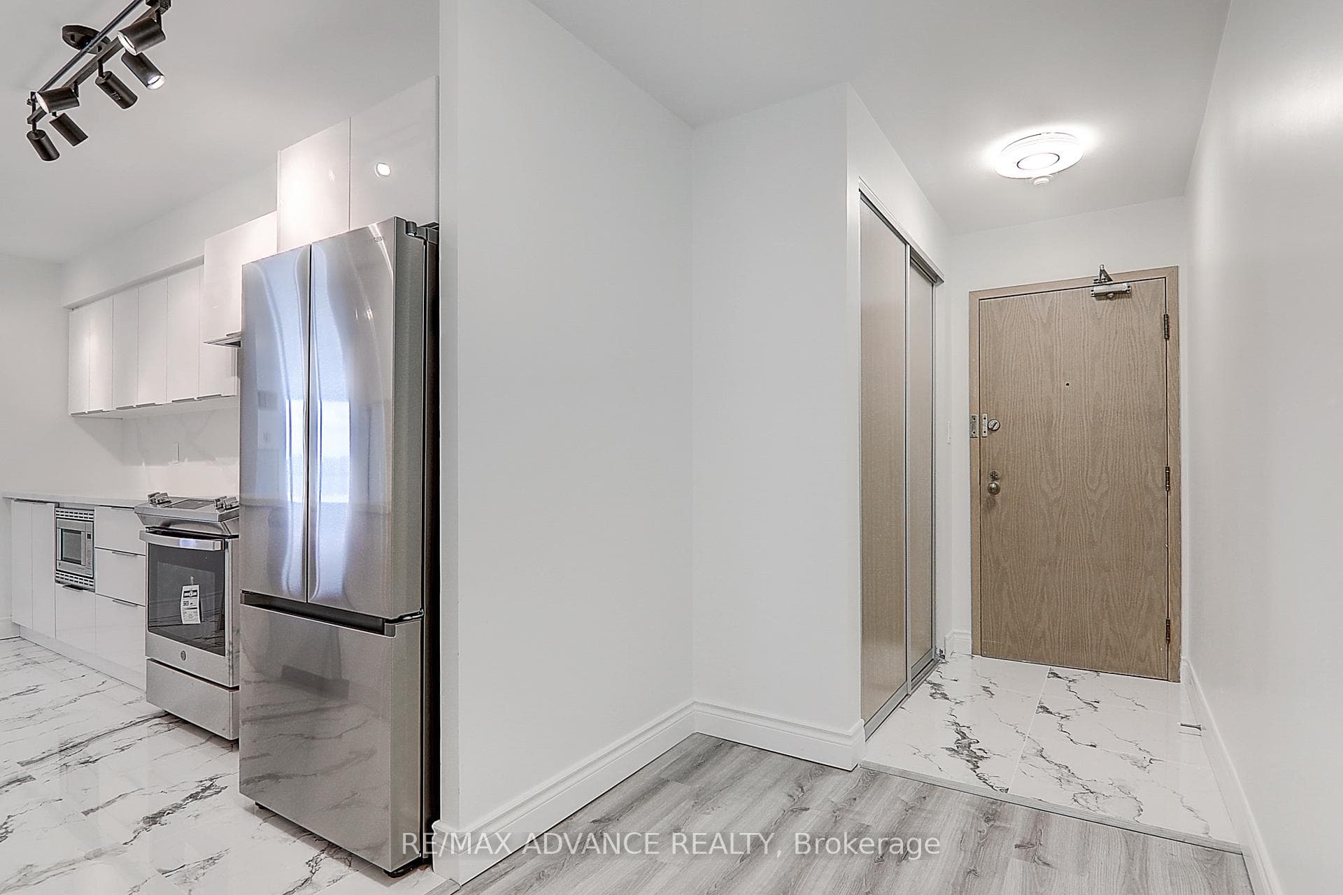 24 Wellesley Street Unit 1611 photo 11