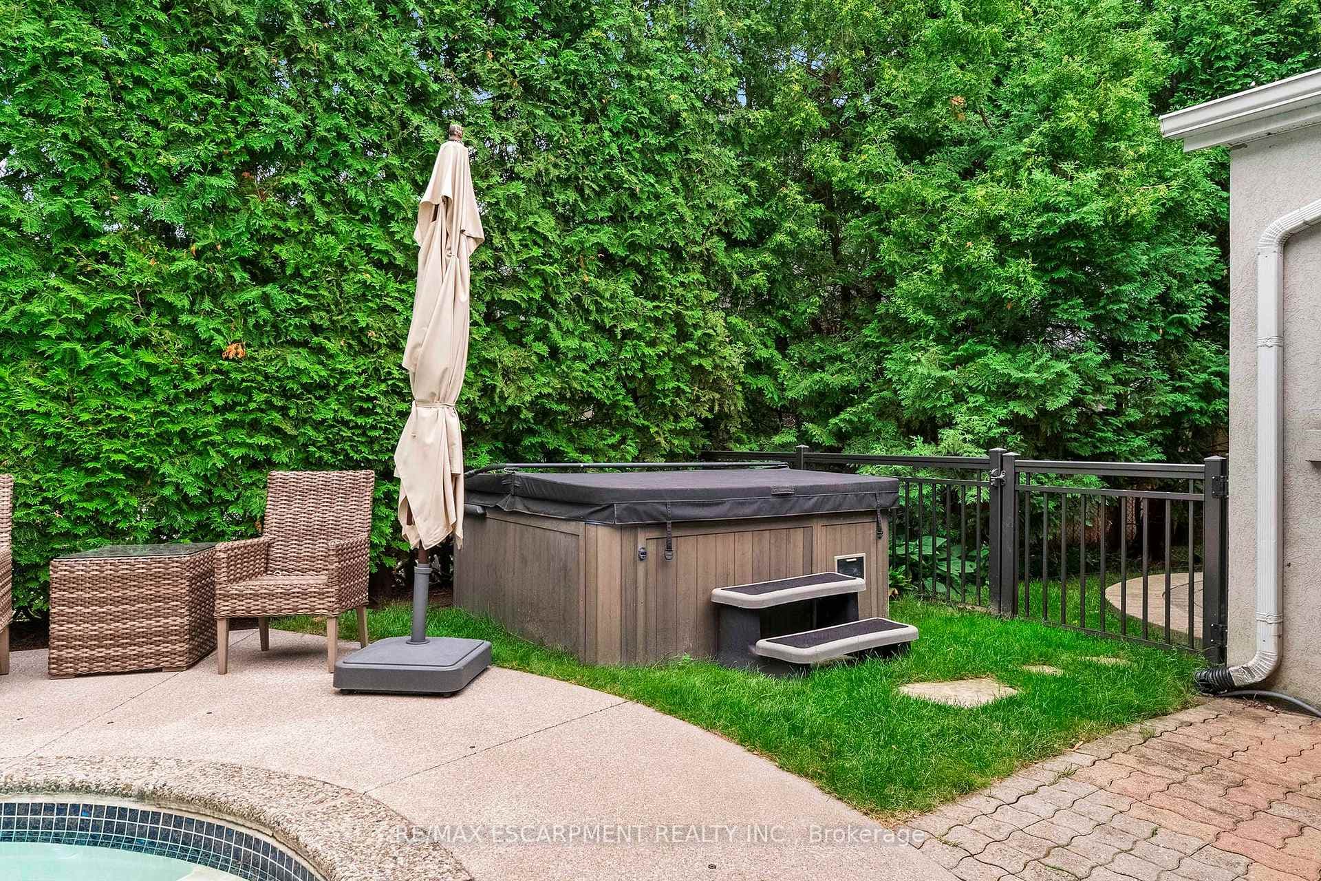 615 VANESSA Crescent photo 47