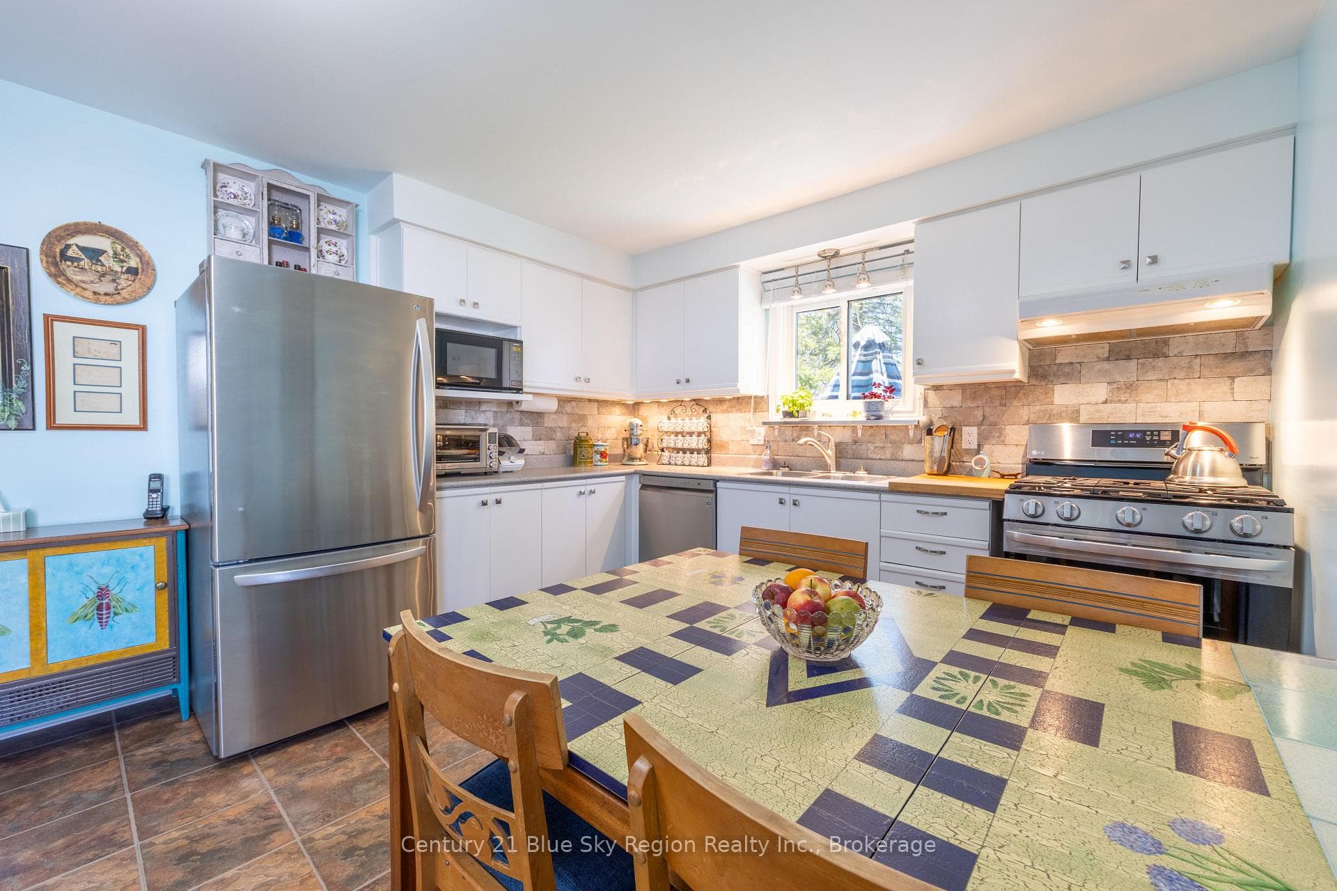 777 Douglas Street photo 6