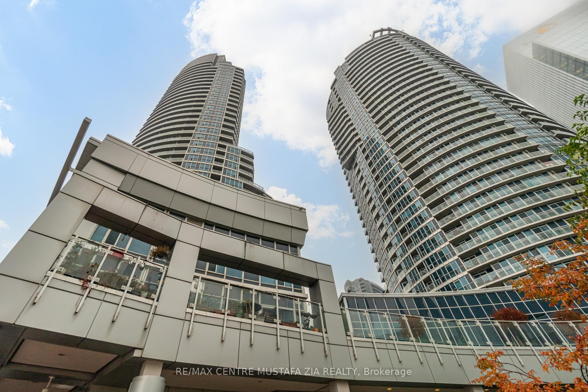 208 Queens Quay Unit 1204 photo 2