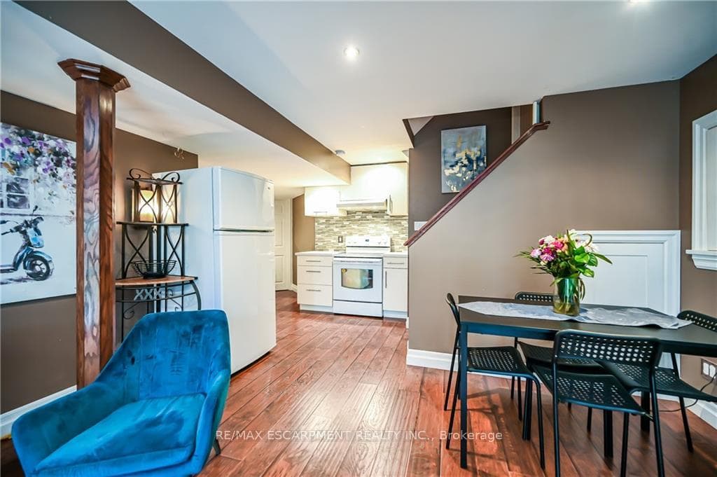 129 Thames Way Unit Lower photo 9