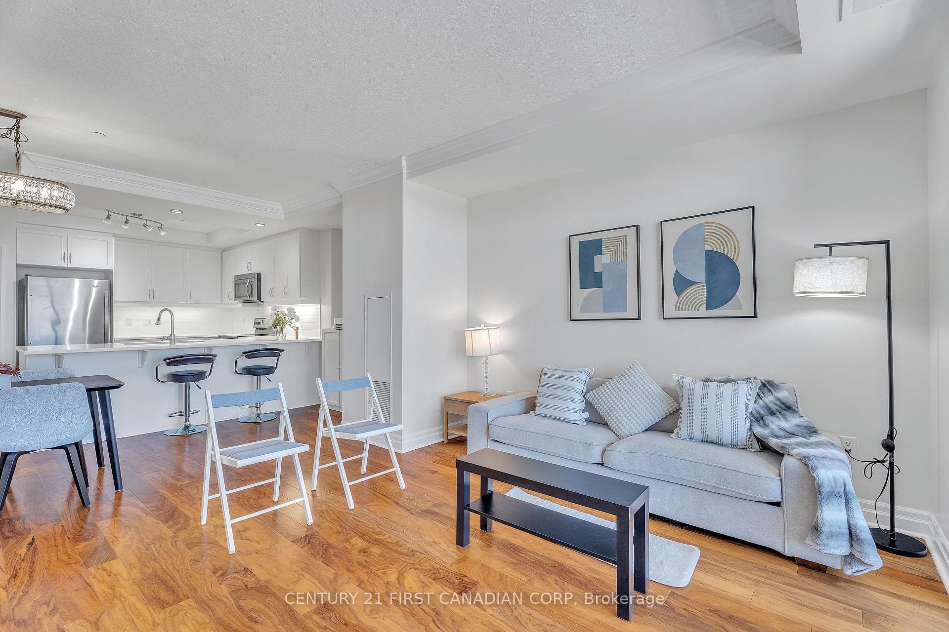 240 Villagewalk Boulevard Unit 812 photo 13