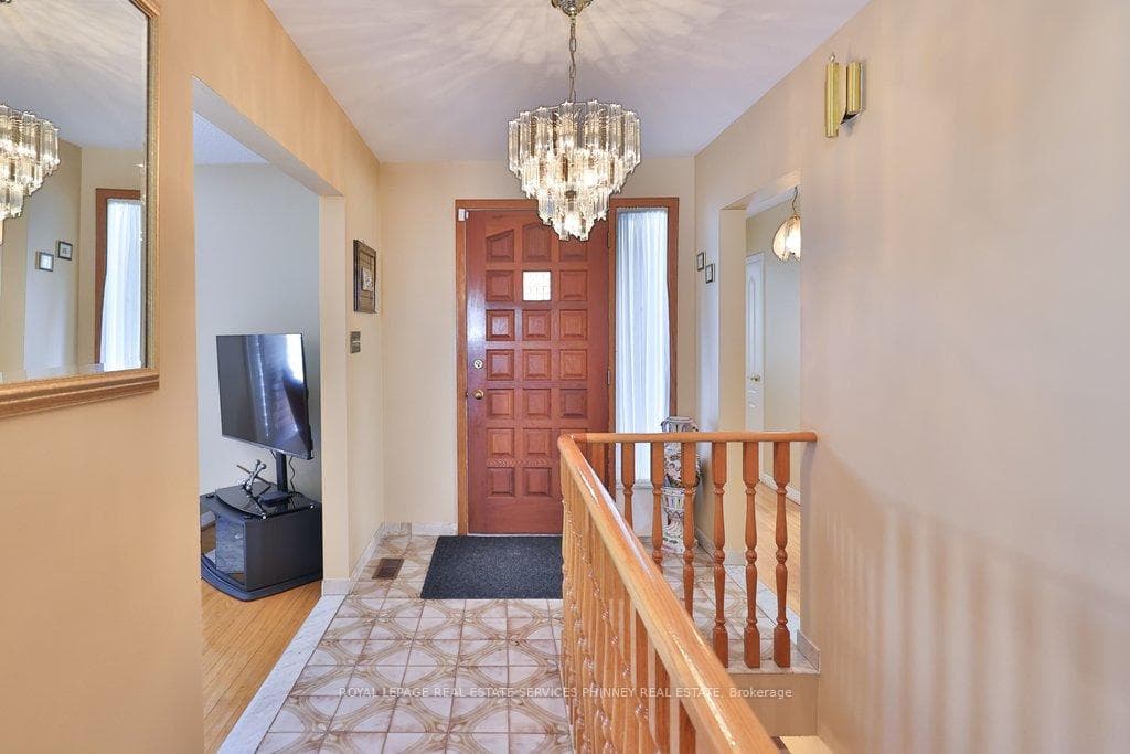 7 Roseglen Crescent photo 5
