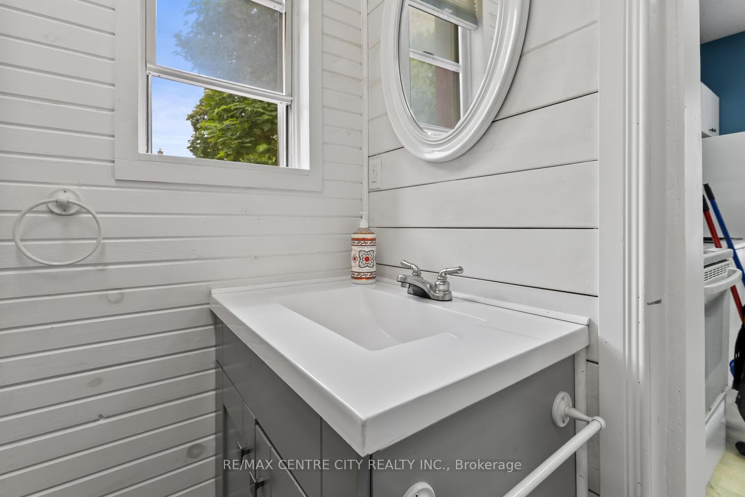 540 Quebec Street photo 15