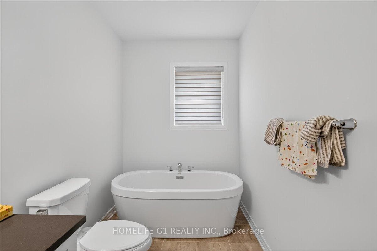 5 Dyer Crescent photo 29