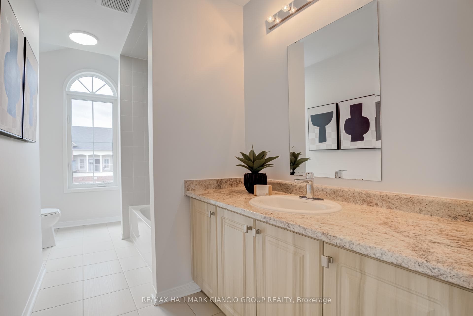 18 Fred jackman Avenue photo 32