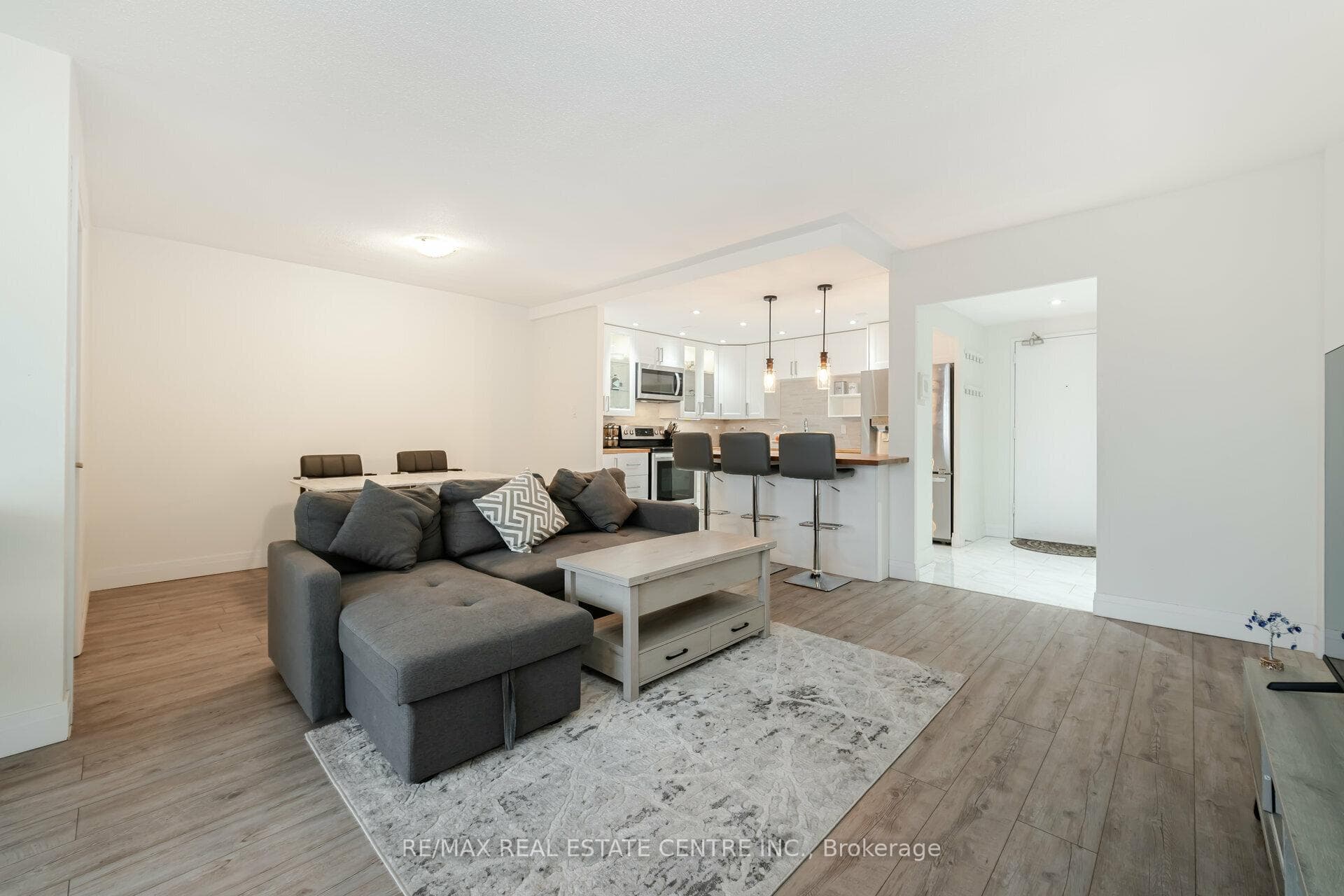 85 Emmett Avenue Unit 2006 photo 11