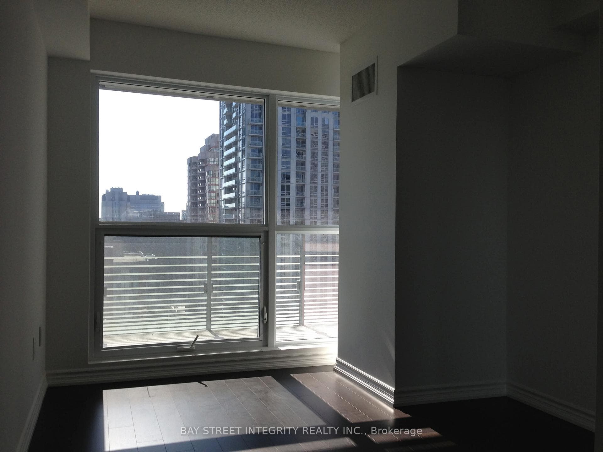 386 Yonge Street Unit 1915 photo 7