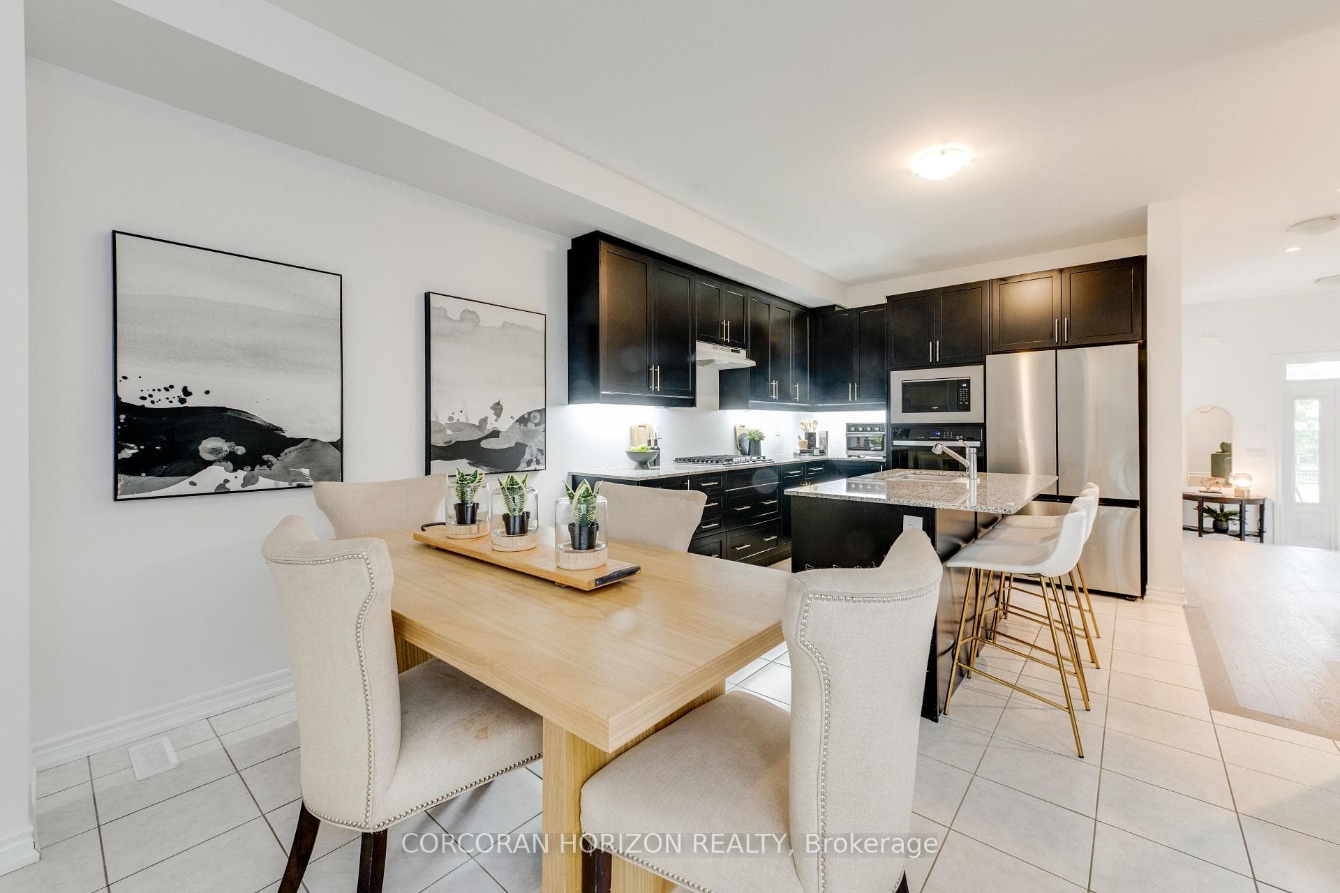 15 Mountainside Crescent photo 18