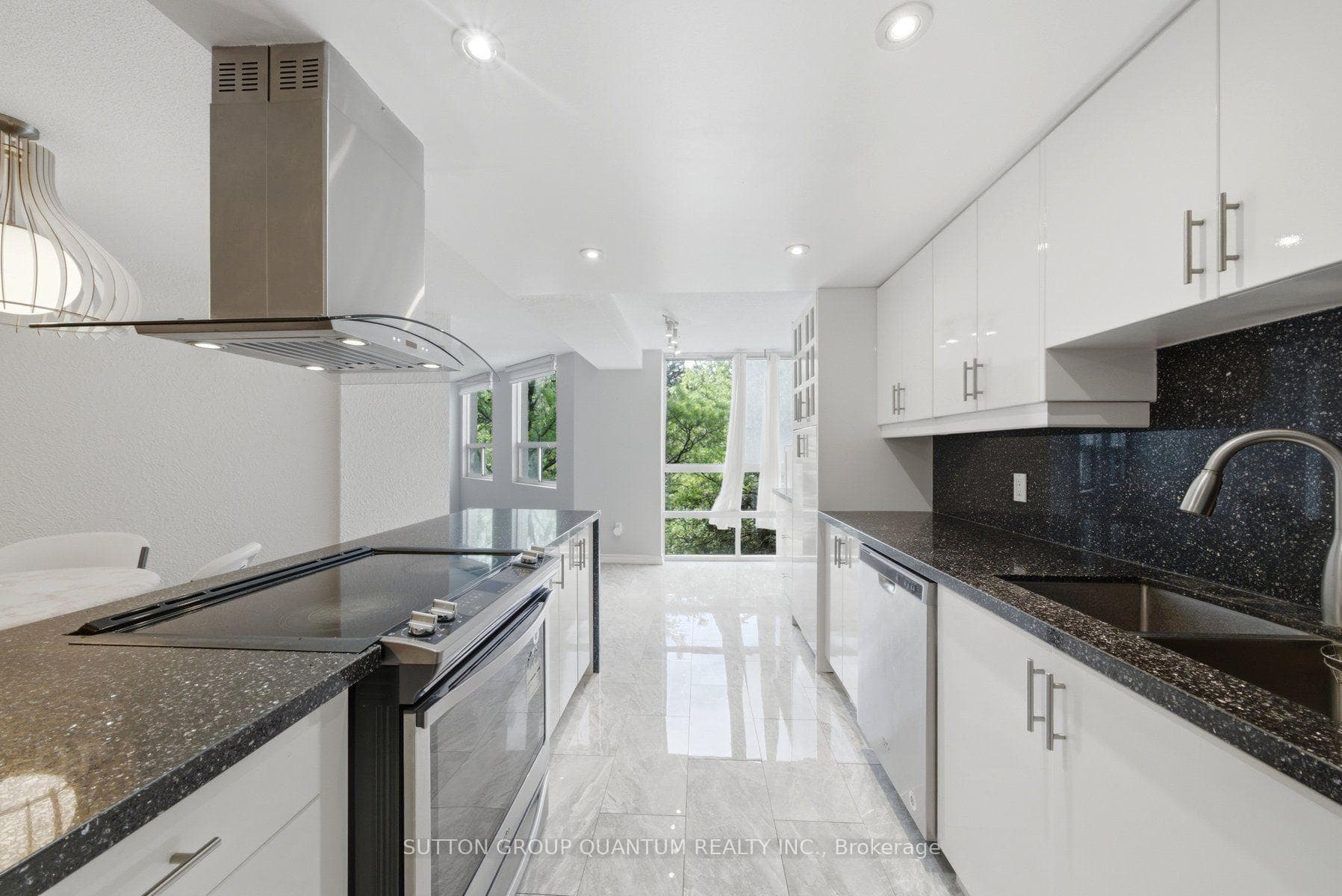 3650 Kaneff Crescent Unit 304 photo 6