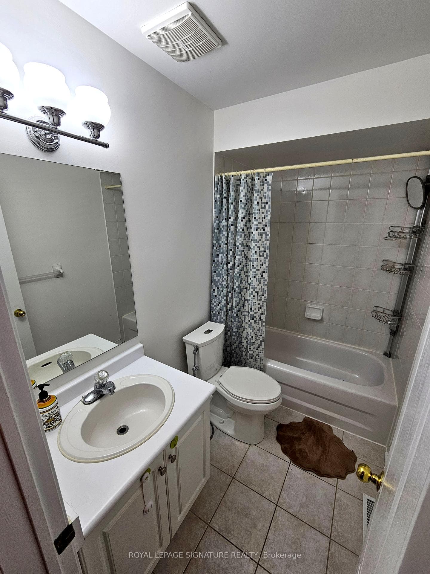 1565 Woodhenge Way photo 19