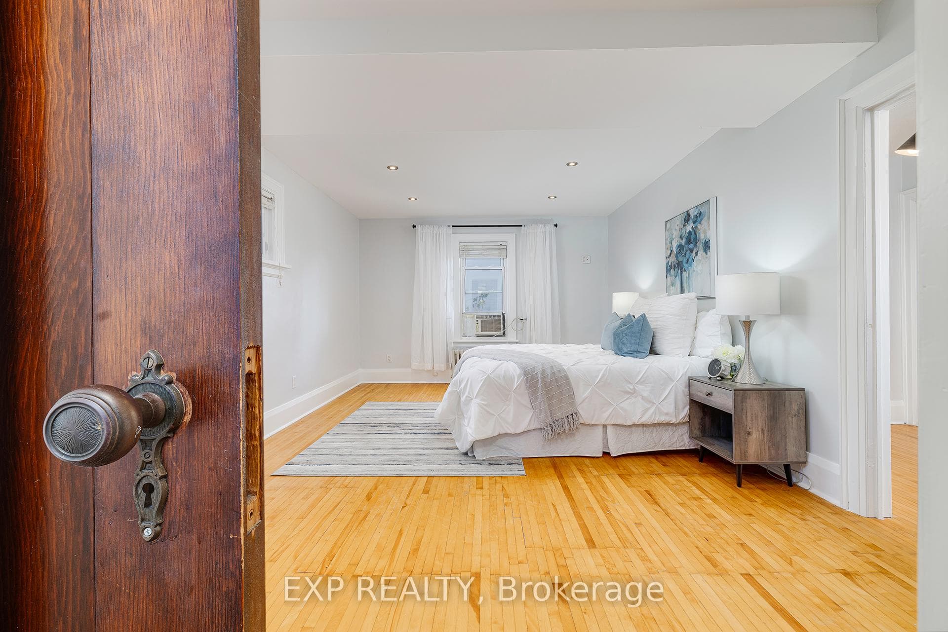116 Wellington Street photo 15