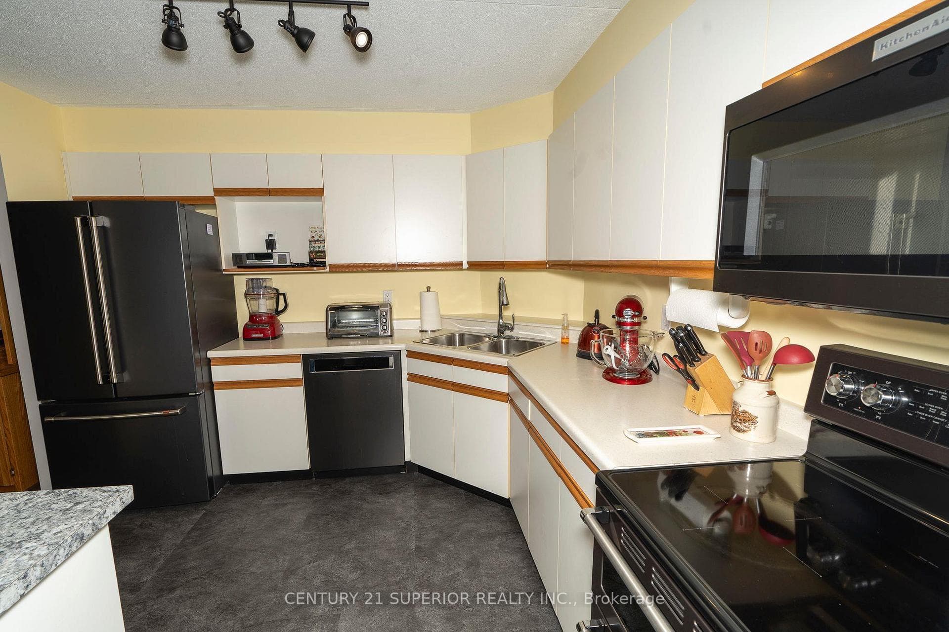 145 Fanshaw Street Unit 415 photo 4