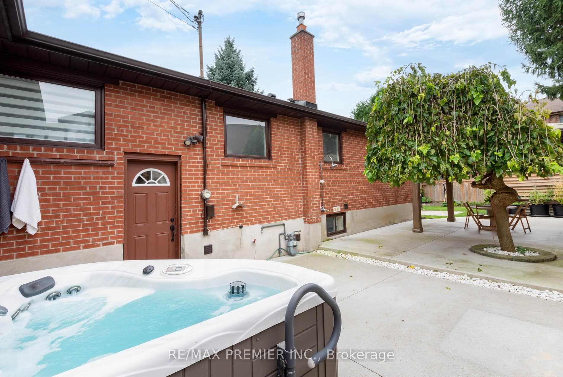 110 Clarence Street photo 31