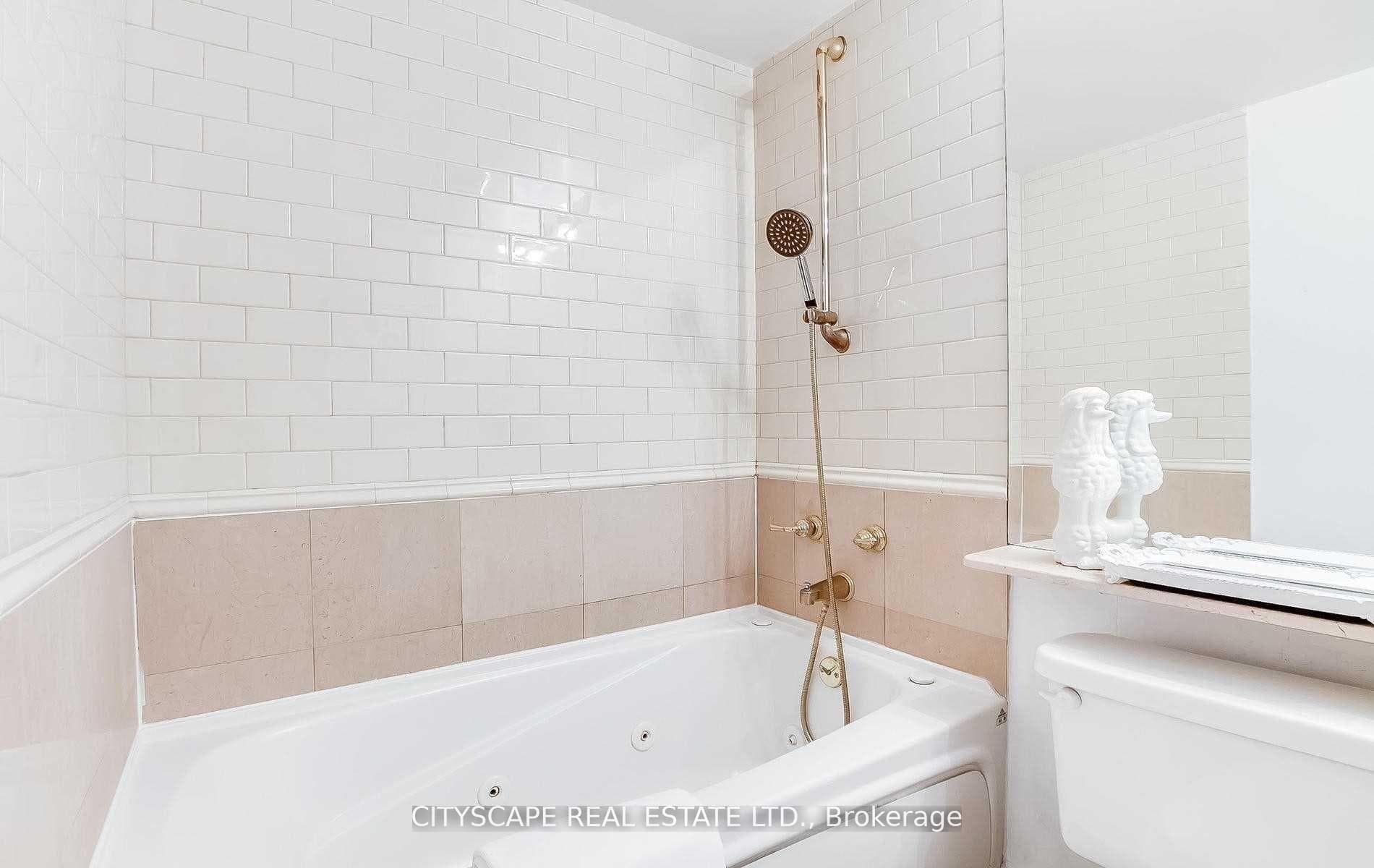 55 Bloor Street Unit Lph8 photo 21