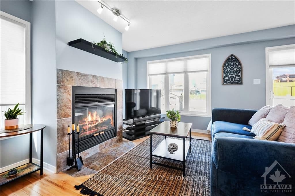 2582 RAYMOND Street photo 14