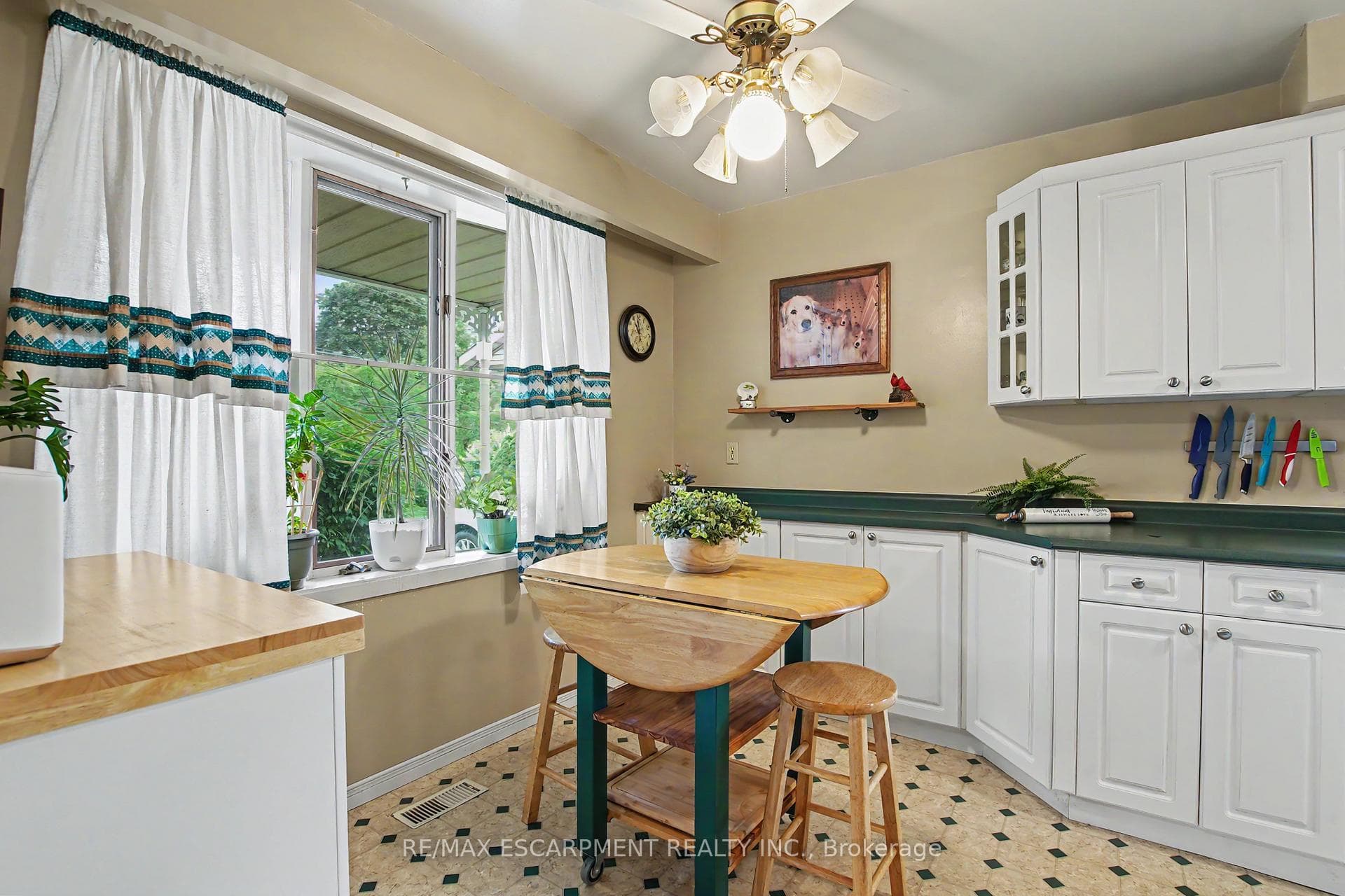 196 Guildwood Drive photo 6