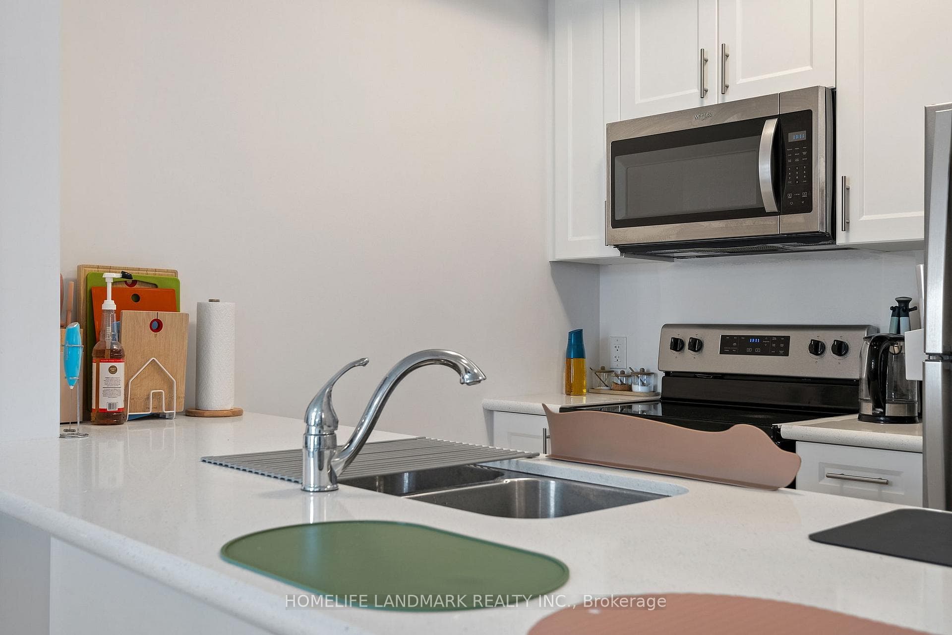 450 Dundas Street Unit 906 photo 9