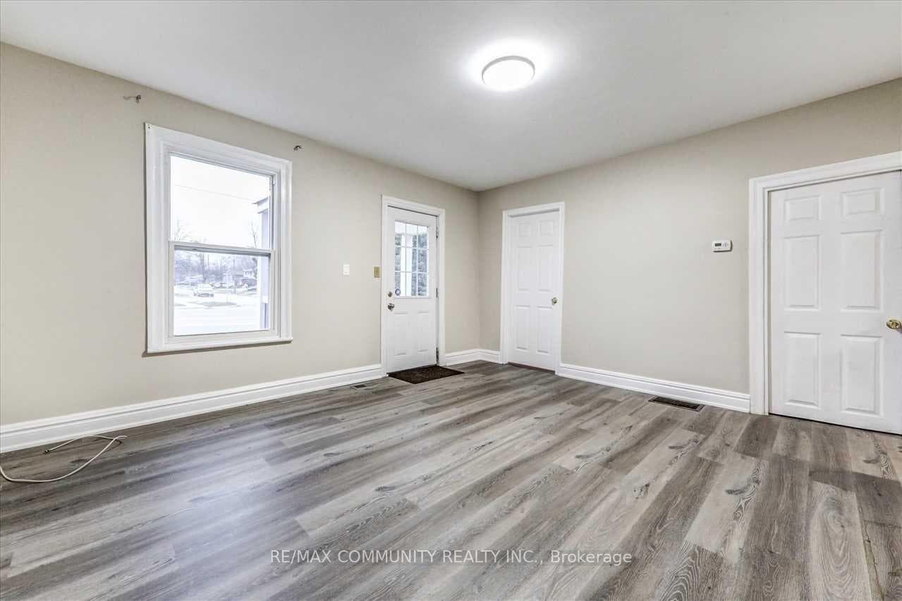 808 Dundas Street photo 11