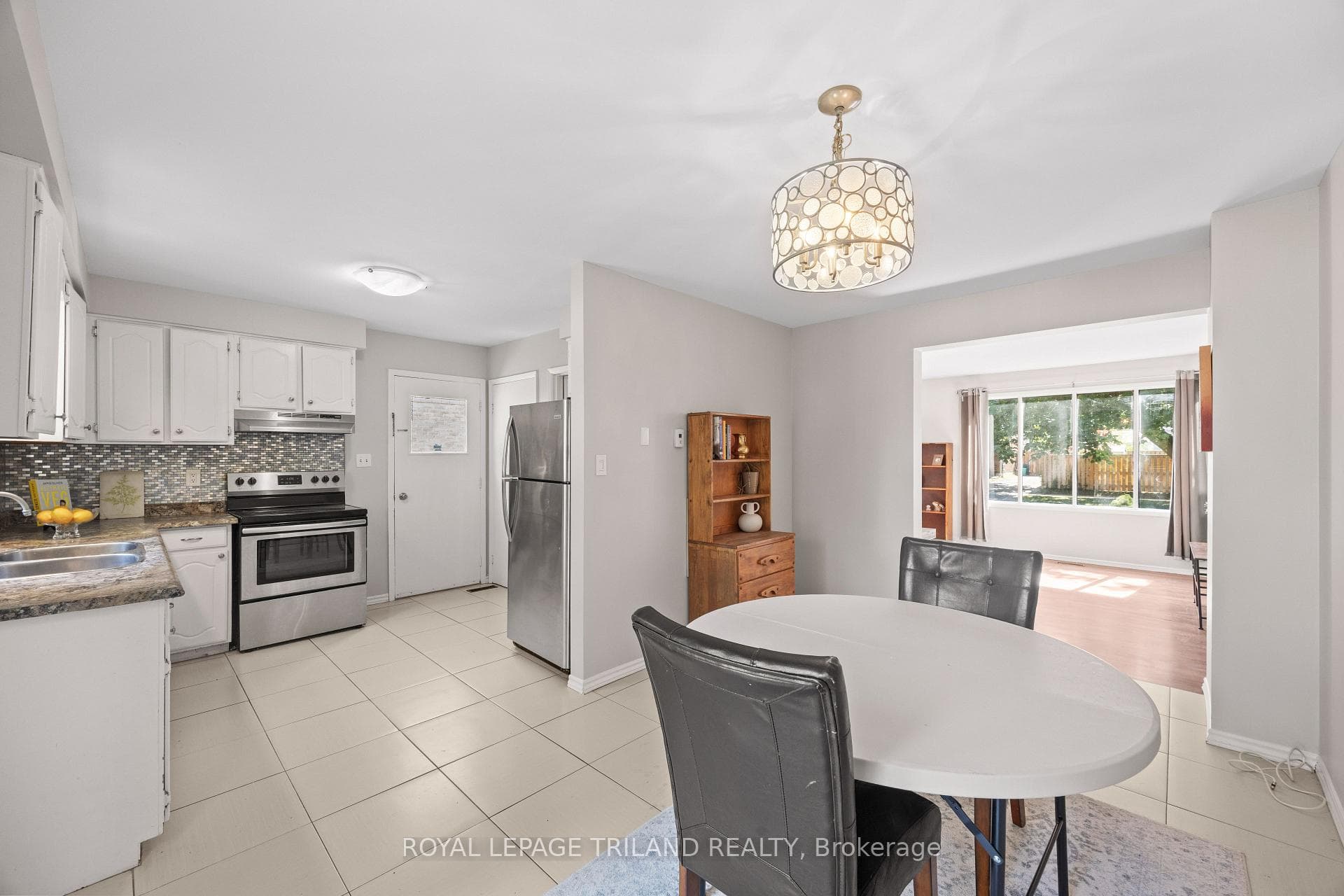 1769 Aldersbrook Road photo 9
