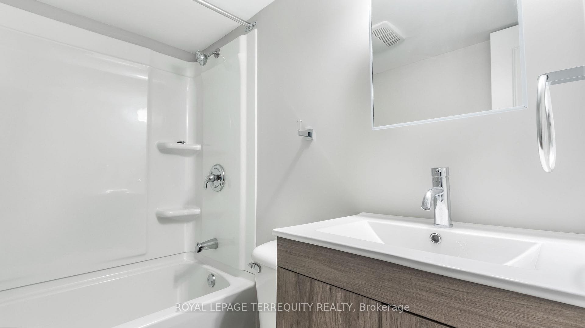 646 Lansdowne Avenue Unit 5 photo 2