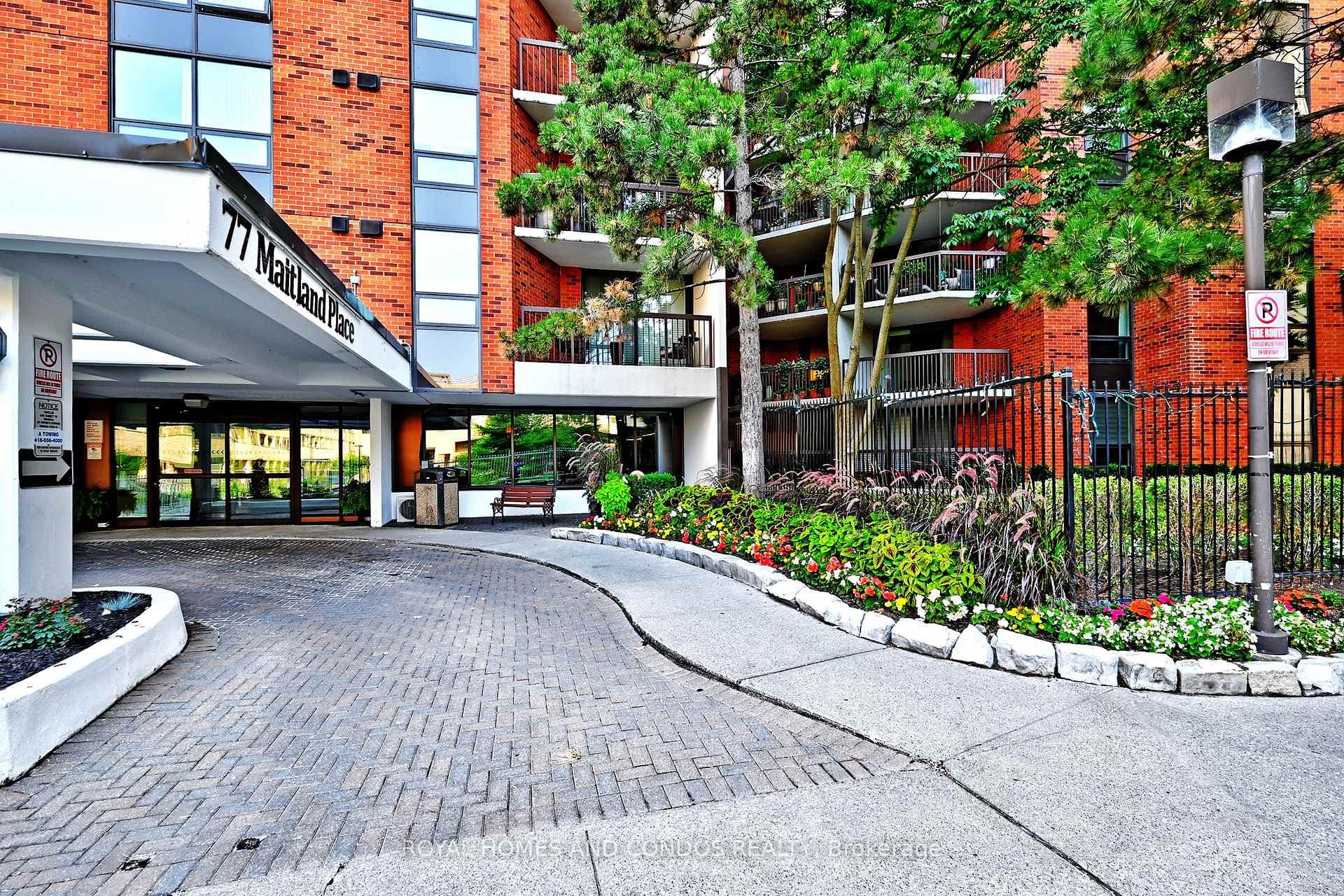 77 Maitland Place Unit 220 photo 2