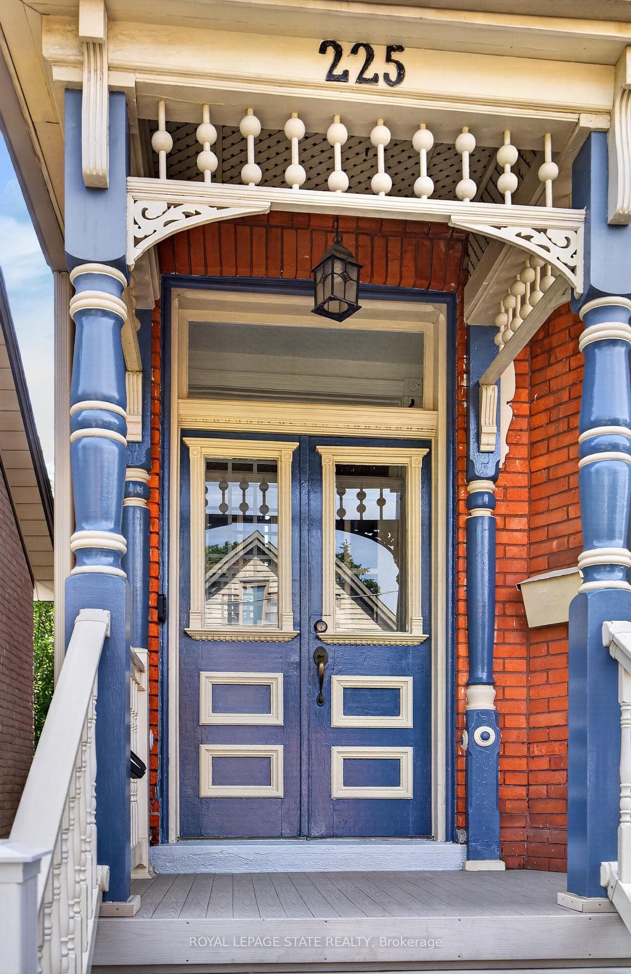 225 Hess Street photo 3