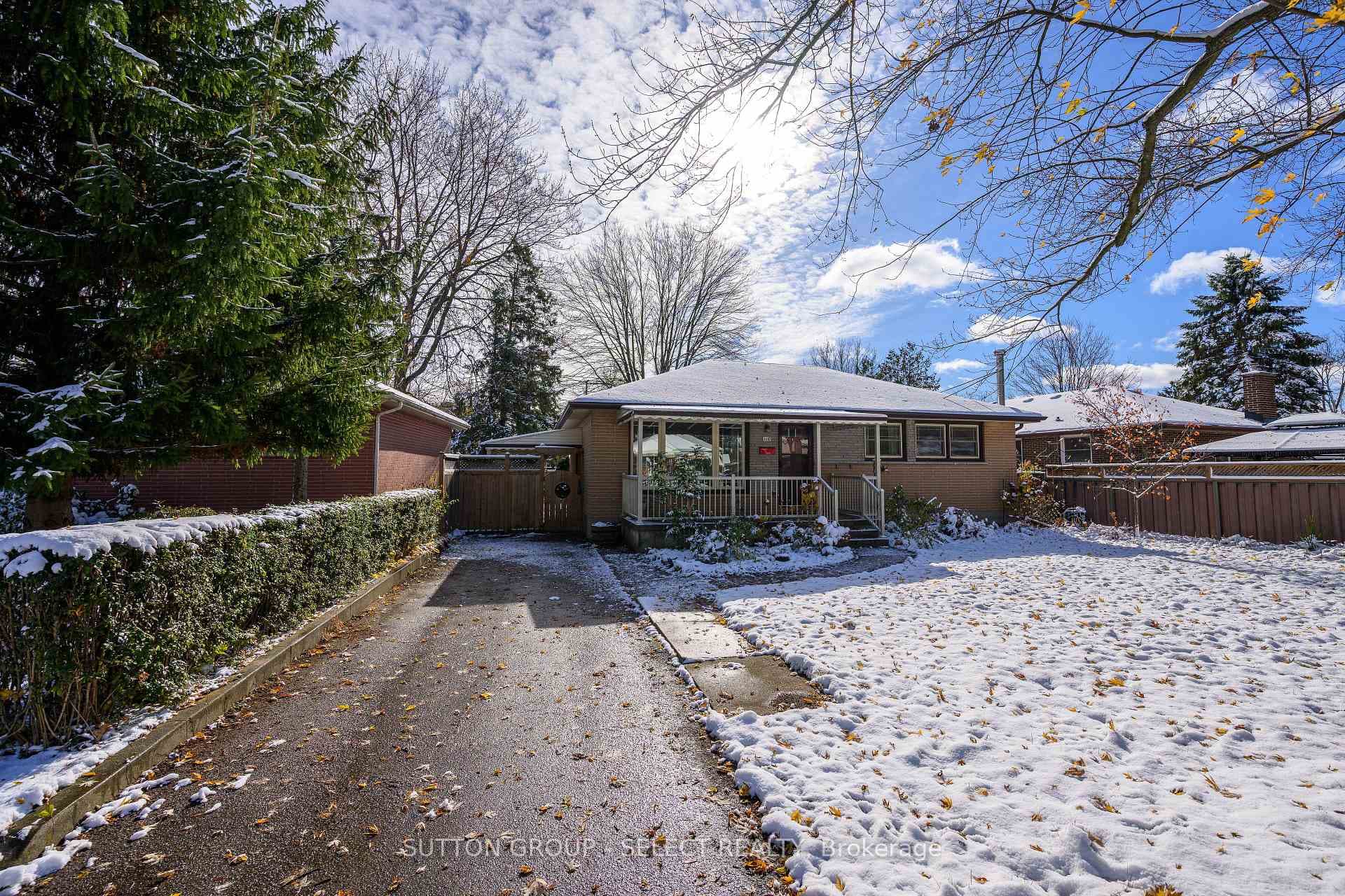 110 Laurentian Drive photo 1