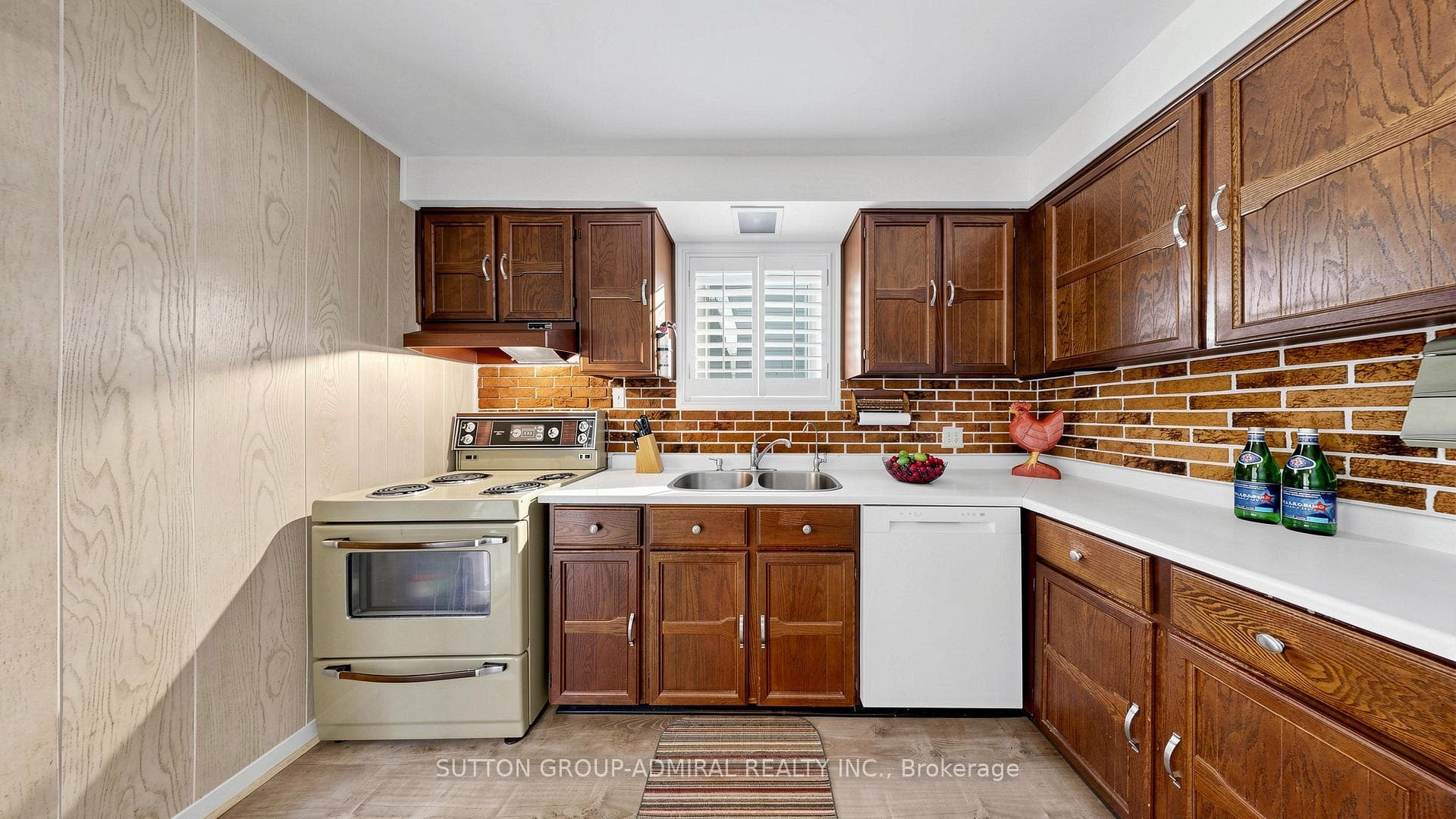 45 Howlett Avenue photo 25