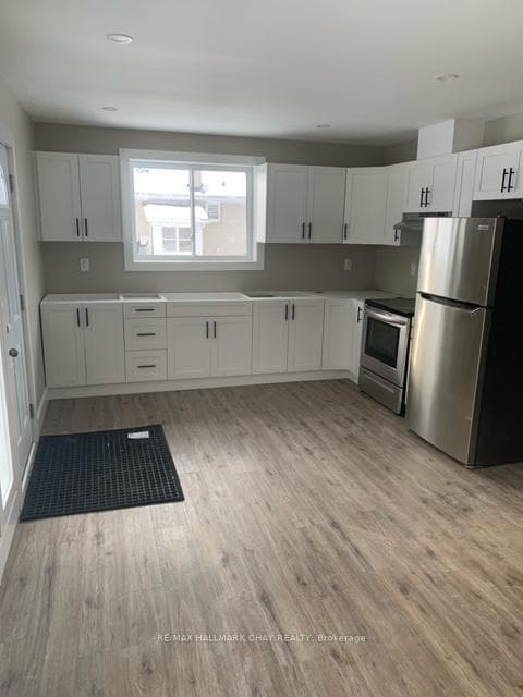 Coach House - 2 Bedroom, 4pc Bath, Kitchen, Laundr