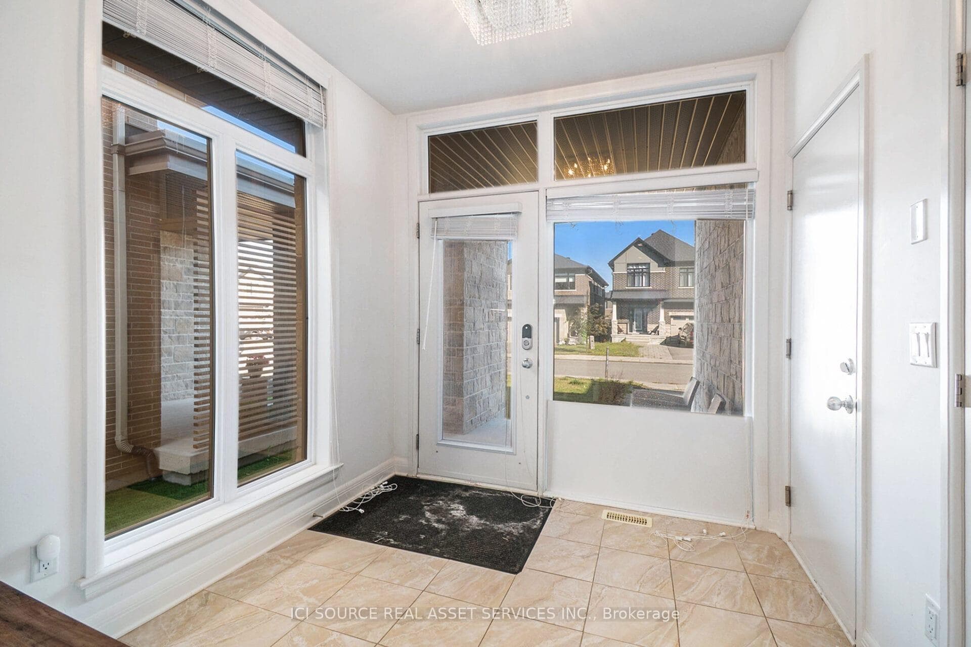 334 Lysander Place photo 4