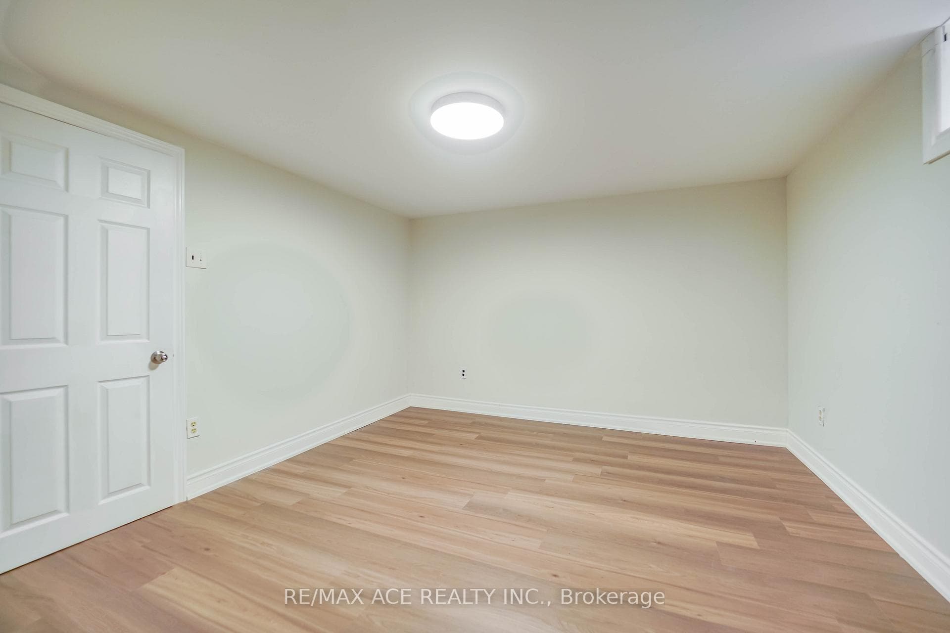 1425 Lakefield Street photo 48