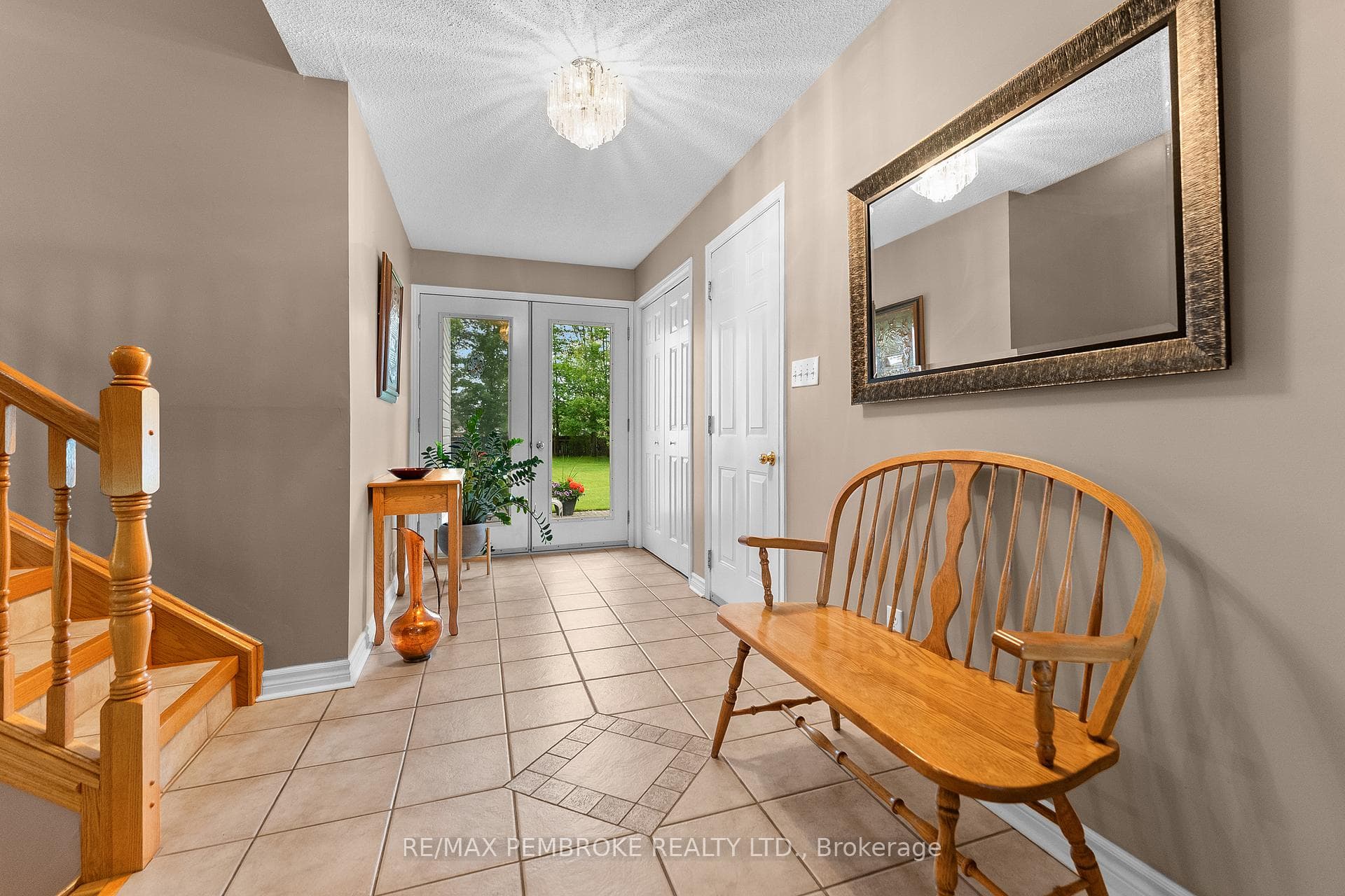 44 Ravenwood Crescent photo 7